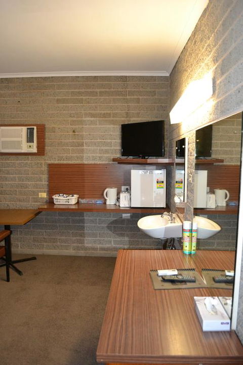 Shamrock Hotel Motel Balranald - Great Ocean Road Tourism 1