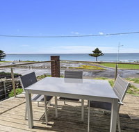 Shemara - Idyllic East Beach property with multiple living areas - Great Ocean Road Tourism