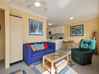 Shipmates Unit 8/51 Christmas Bush Avenue