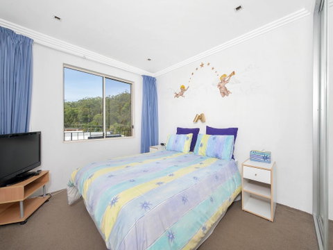 Shoal Towers No.9 - Great Ocean Road Tourism 1