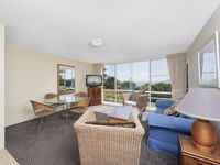 Shoalhaven Unit 2/28 Voyager Close