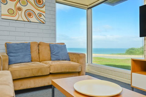 South Seas Beachfront Apartments - Great Ocean Road Tourism 2