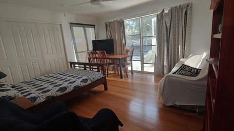 Spacious 2 Bedroom Unit, Private Bath, Kitchen, RV Parking On 5 Acres, 10 Min To Fraser Island Barge - Great Ocean Road Tourism 3