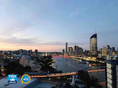 Spacious River Front 2 Bed Apt Central Location - Great Ocean Road Tourism 0