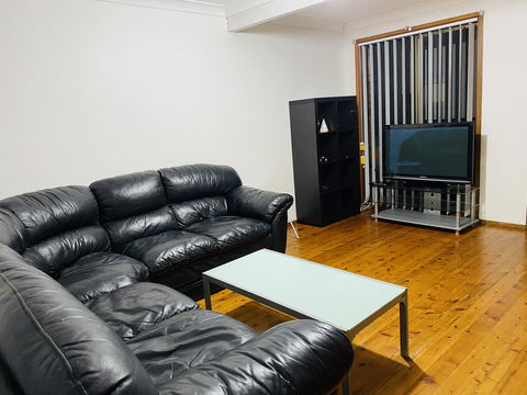Spacious Townhouse In Wollongong - Great Ocean Road Tourism 1