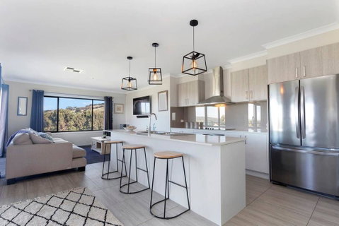 STELLAVISTA - 4 Bedrooms, Free Wifi, Views - Great Ocean Road Tourism 0