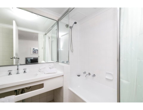 Striking And Super Convenient Studio With Balcony - Great Ocean Road Tourism 2