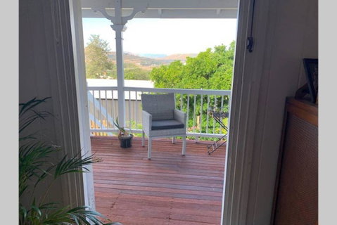 Stunning Queenslander - Great Ocean Road Tourism 3