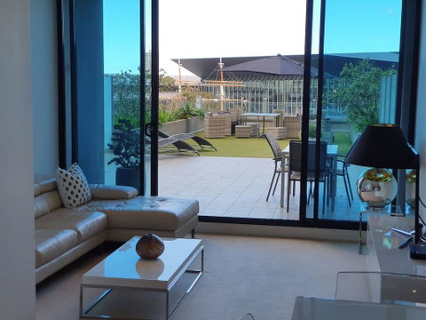 Stunning Riverside Apartment Near MCEC And Casino! - Great Ocean Road Tourism 0