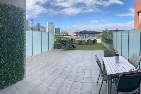 Stunning Riverside Apartment Near MCEC And Casino! - Great Ocean Road Tourism 2