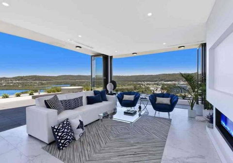 Stylish Penthouse With Views & Jacuzzi - Great Ocean Road Tourism 0