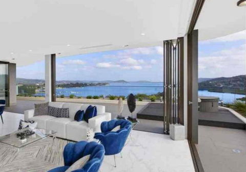 Stylish Penthouse With Views & Jacuzzi - Great Ocean Road Tourism 1