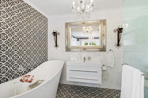 SUNNYDELL - Great Ocean Road Tourism 0