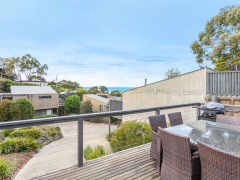 SUNRISE AT BREAKERS - Townhouse Close To Town - Great Ocean Road Tourism 0