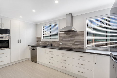Sunset Beach House - Soldiers Point Sleeps 9 - Great Ocean Road Tourism 3