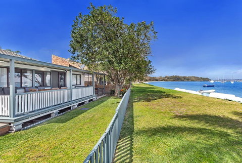 Sunset Beach House - Soldiers Point Sleeps 9 - Great Ocean Road Tourism 1