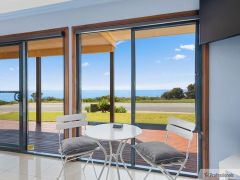 Sunset Cove Beach House - Great Ocean Road Tourism 3