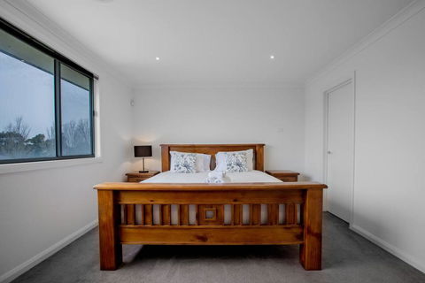 Superb Luxe 5BR House@Point Cook Near Lake - Great Ocean Road Tourism 1