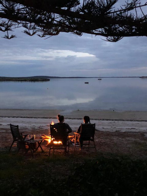Tall Pines Beach House At Mount Dutton Bay (part Of Coffin Bay Waterways) - Great Ocean Road Tourism 3