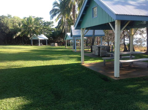 Tannum Sands Hotel / Motel - Great Ocean Road Tourism 0