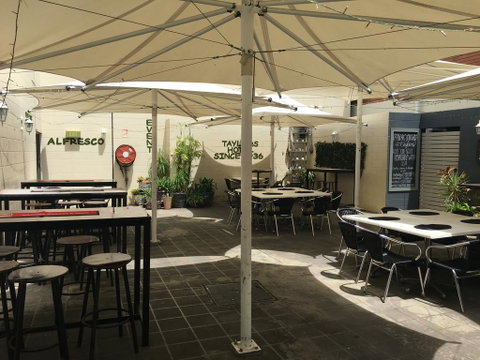 Taylors Hotel - Great Ocean Road Tourism 1