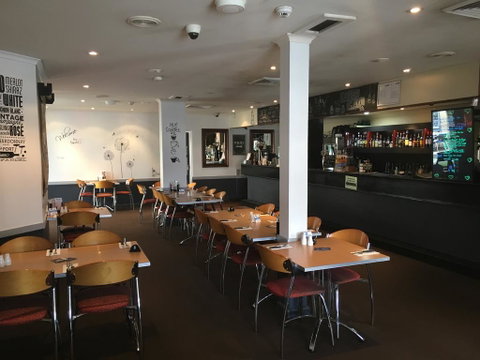 Taylors Hotel - Great Ocean Road Tourism 2