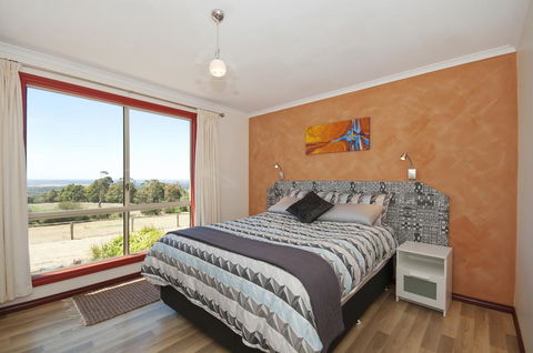 Tennessee Hill Cottage - Great Ocean Road Tourism 1