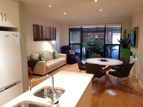 The Artisan - 3BR House In The City - Great Ocean Road Tourism 0