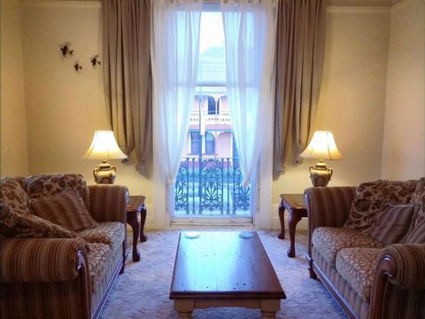 The Bank Guesthouse Glen Innes - Great Ocean Road Tourism 3