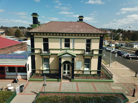 The Bank Guesthouse Glen Innes - Great Ocean Road Tourism 0
