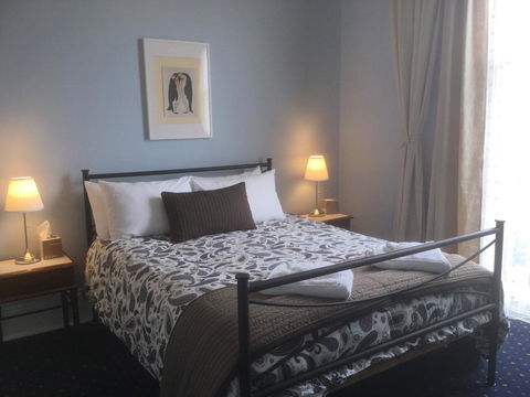 The Bank Guesthouse Glen Innes - Great Ocean Road Tourism 1