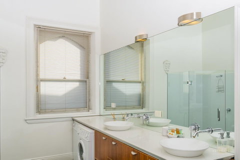 Roxburgh House Apartments - Great Ocean Road Tourism 3