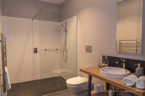 Roxburgh House Apartments - Great Ocean Road Tourism 1