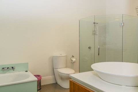 Roxburgh House Apartments - Great Ocean Road Tourism 4