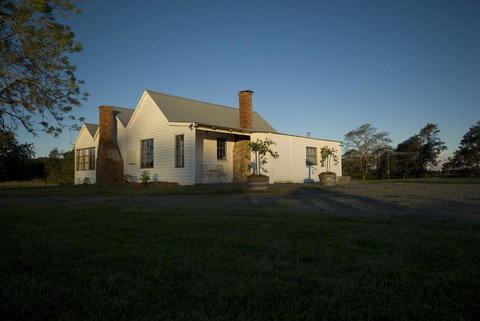 Buttons Cottage For Canyon & Rain Forest Walks With In House Dining - Great Ocean Road Tourism 3