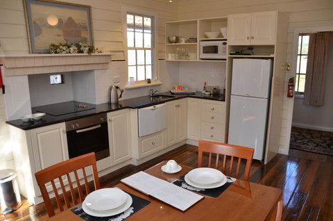 Buttons Cottage For Canyon & Rain Forest Walks With In House Dining - Great Ocean Road Tourism 20