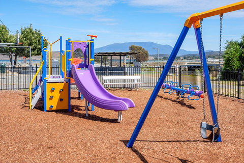 Aqua Beachfront! - Great Ocean Road Tourism 3