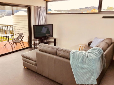 Omaroo House - Panoramic Water Views - Great Ocean Road Tourism 9