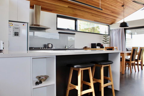 Omaroo House - Panoramic Water Views - Great Ocean Road Tourism 14