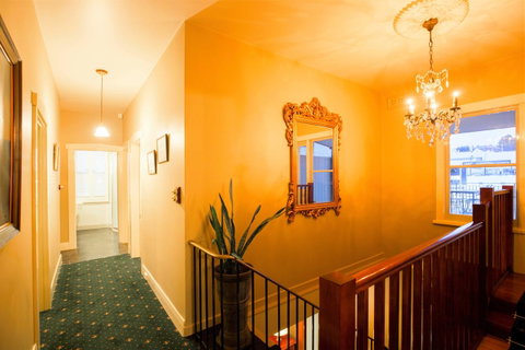 The Tasmanian Inn - Great Ocean Road Tourism 43