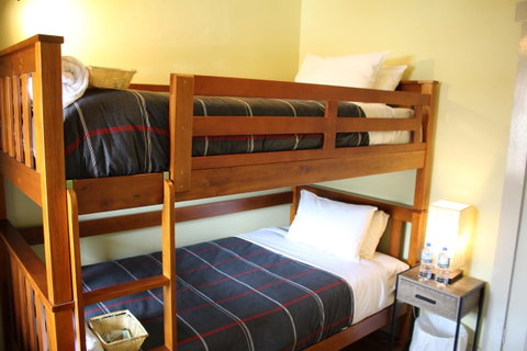 The Tasmanian Inn - Great Ocean Road Tourism 24