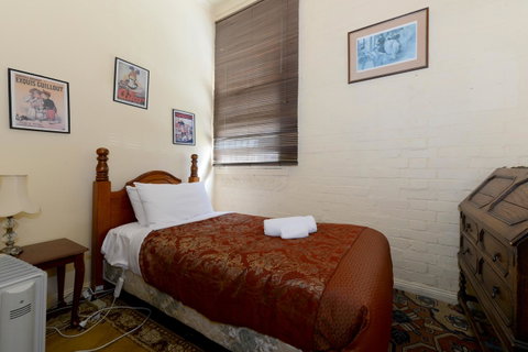 Edinburgh Gallery Bed & Breakfast - Great Ocean Road Tourism 28