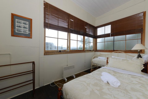 Edinburgh Gallery Bed & Breakfast - Great Ocean Road Tourism 35