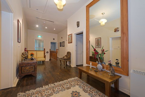Edinburgh Gallery Bed & Breakfast - Great Ocean Road Tourism 4