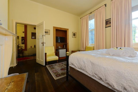 Edinburgh Gallery Bed & Breakfast - Great Ocean Road Tourism 23