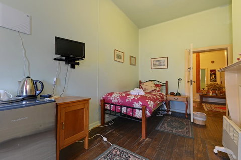Edinburgh Gallery Bed & Breakfast - Great Ocean Road Tourism 27