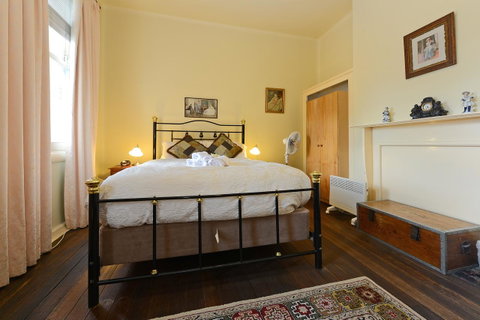 Edinburgh Gallery Bed & Breakfast - Great Ocean Road Tourism 24