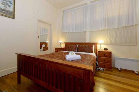 Edinburgh Gallery Bed & Breakfast - Great Ocean Road Tourism 11