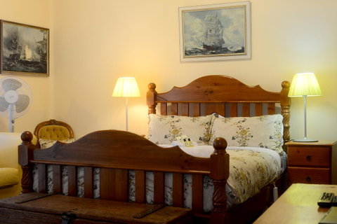Edinburgh Gallery Bed & Breakfast - Great Ocean Road Tourism 43