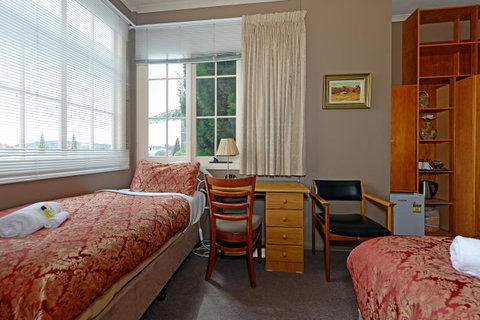 Edinburgh Gallery Bed & Breakfast - Great Ocean Road Tourism 8